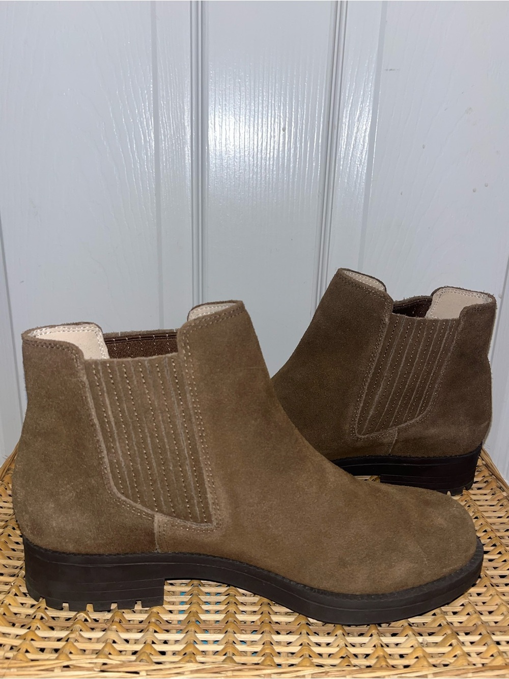 REVITALIGN Kodiak Bluff water-resistant suede Chelsea boots in Bison - Picture 9 of 12